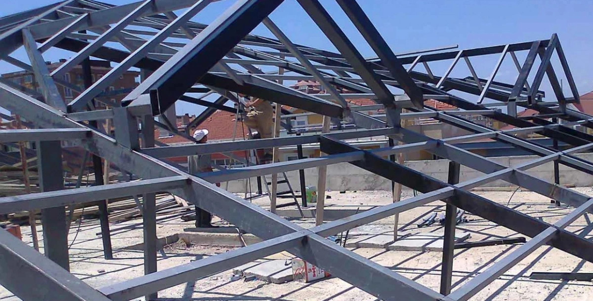 Çelik Çatı Sistemleri: Depreme Dayanıklı Uzun Ömürlü Çatılar